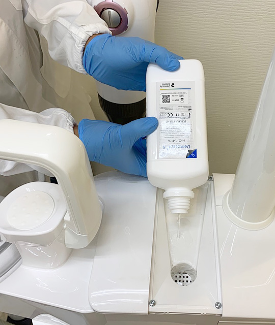 シロナ社「水清浄システム」搭載歯科診療ユニット「SINIUS」へ殺菌水を注入